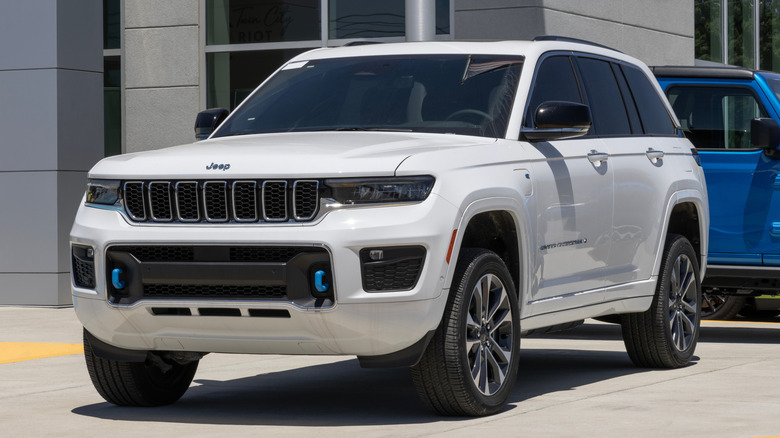 A Jeep Grand Cherokee 4xe sits parked.