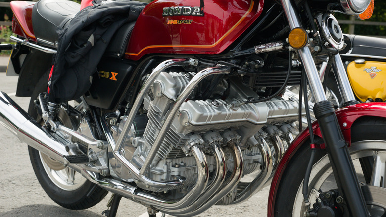 Abergavenny, Gwent, Wales, June 21, 2026: Red Honda CBX 1000, Six cylinder, an Iconic Engine, engine details  by: Mark Abraham