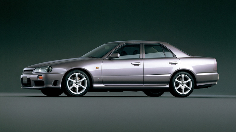Front 3/4 view of a gray Nissan R34 Skyline