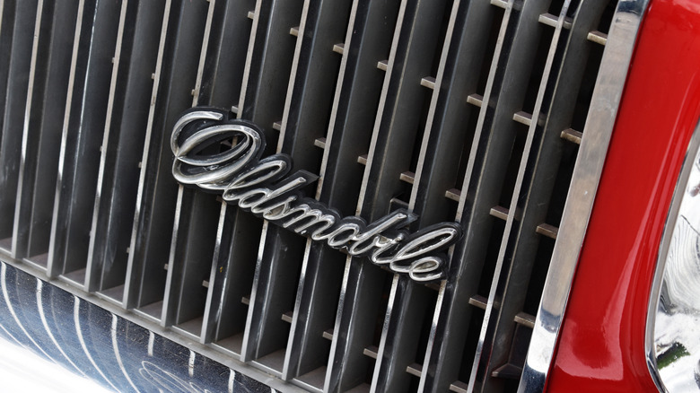 A 1970s Oldsmobile grille badge