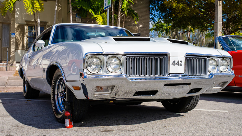 A front shot of a white 1970 Oldsmobile 442