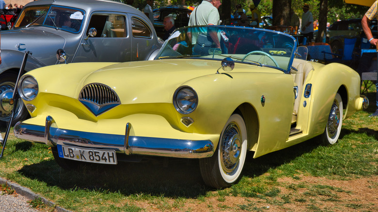 A yellow Kaiser Darrin