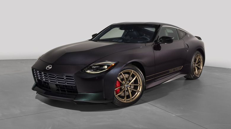 Front 3/4 view of a purple Nissan Z