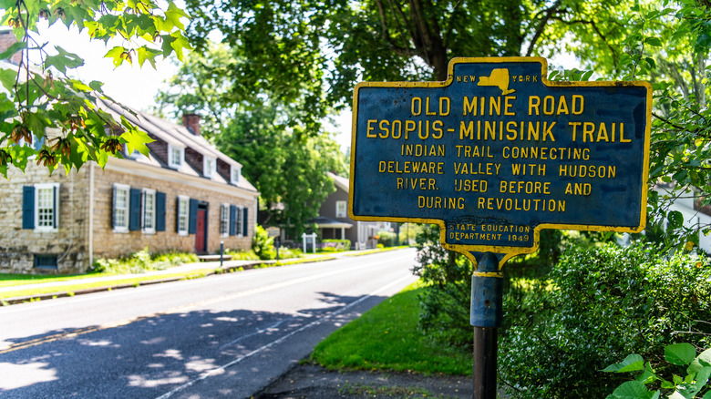 A humanities marker of nan aged excavation roadworthy and Esopus-Minisink Trail stands connected Main Street successful Hurley, NY.