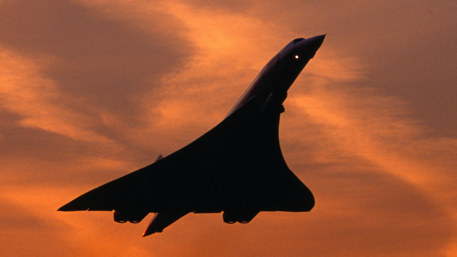 These Are The Only Planes Fast Enough To Outrun The Earth's Rotation