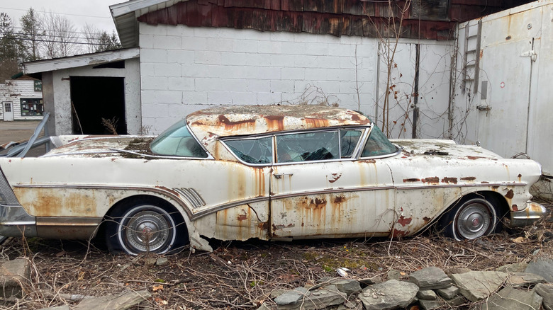 a rusty aged Buick