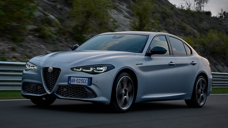 Alfa Romeo Giulia front 3/4