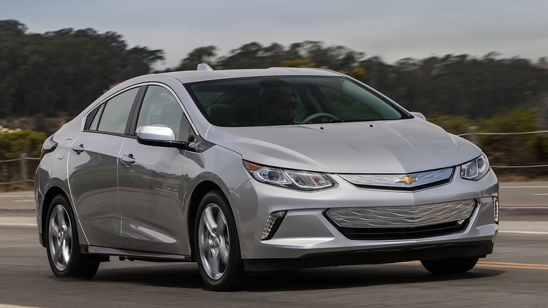 Chevrolet Volt front 3/4