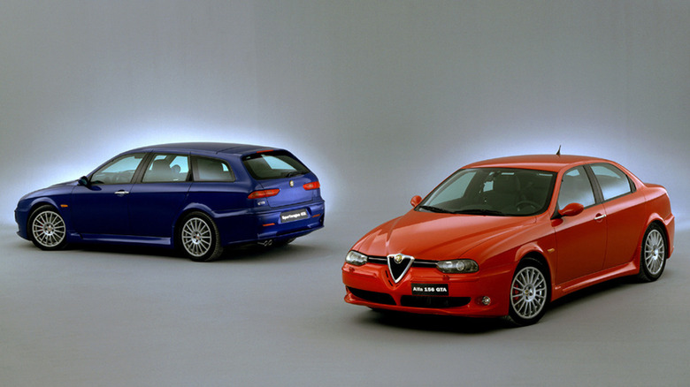 A blue Alfa Romeo 156 GTA wagon next to a red 156 GTA sedan