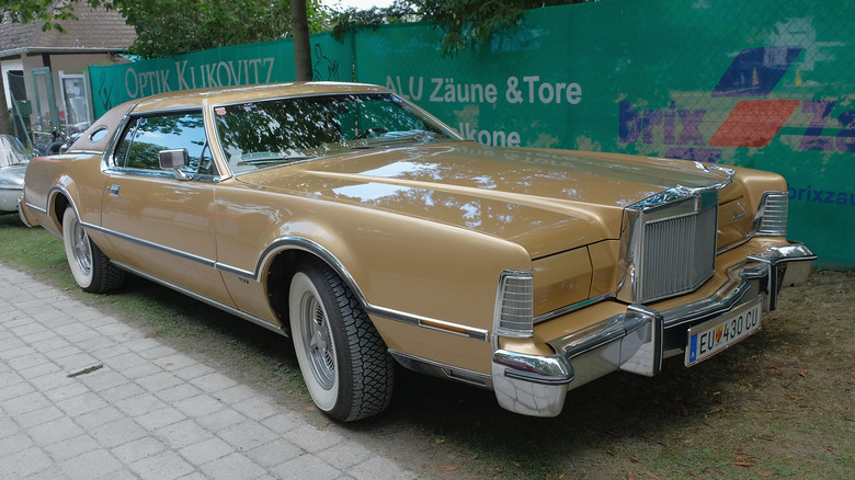 Lincoln Continental Mark IV