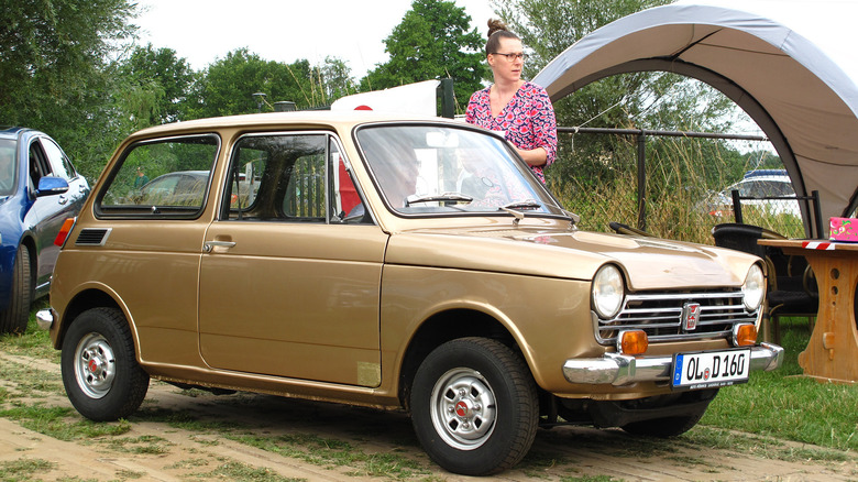 A gold Honda N600