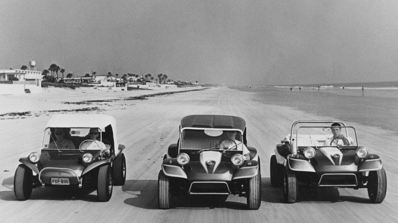 Three dune buggies designed for rugged travel over sand dunes, on the sands of Daytona Beach, Florida, 17th November 1969. (Photo by Avalon/Fox Photos/Hulton Archive/Getty Images)