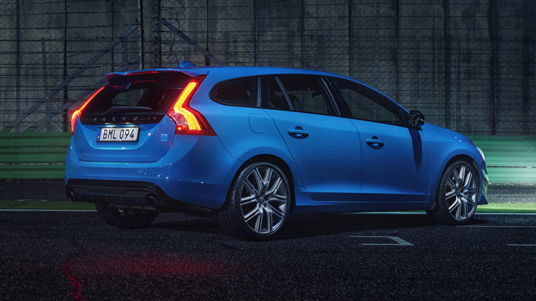 Rear 3/4 view of a blue Volvo V60 Polestar