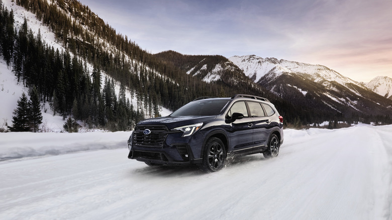 A Subaru Ascent successful nan snow