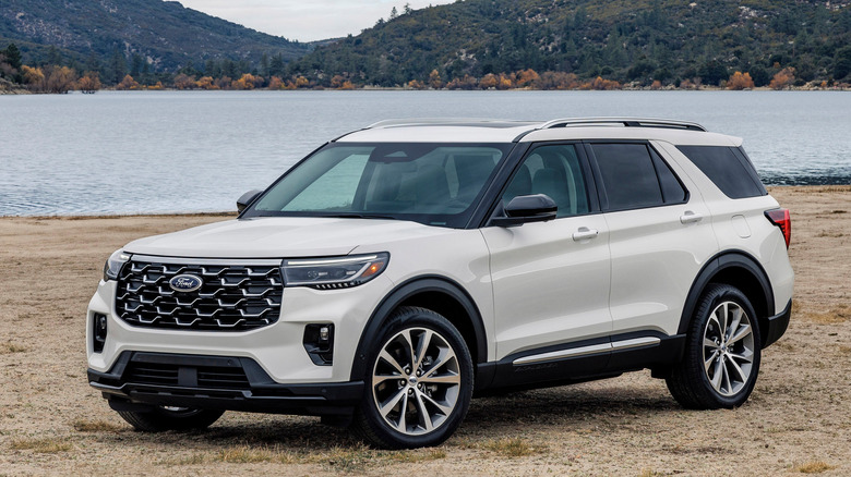 Ford Explorer front 3/4