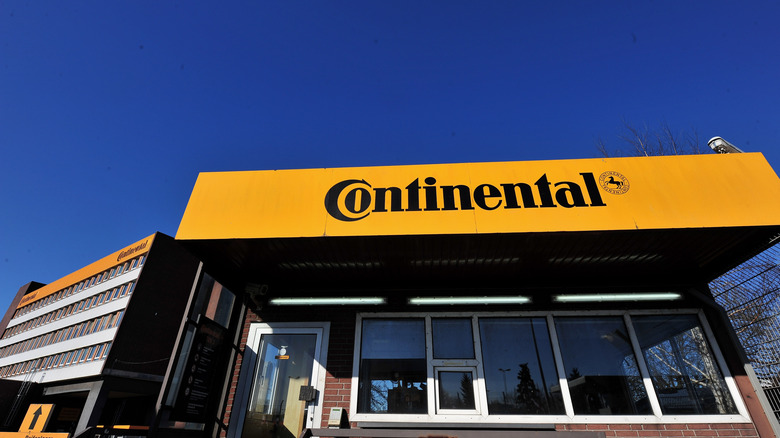 Continental tire sign