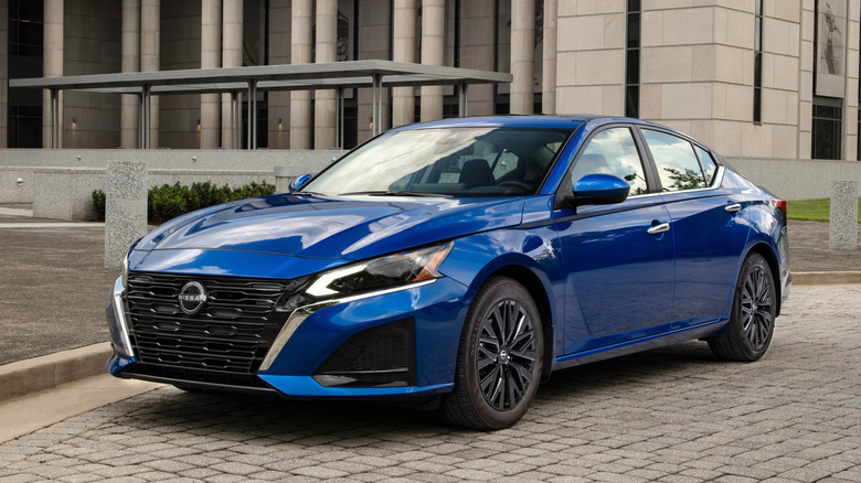 Front 3/4 view of a blue Nissan Altima