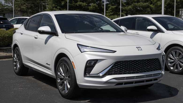 Buick Envista Avenir Compact Crossover