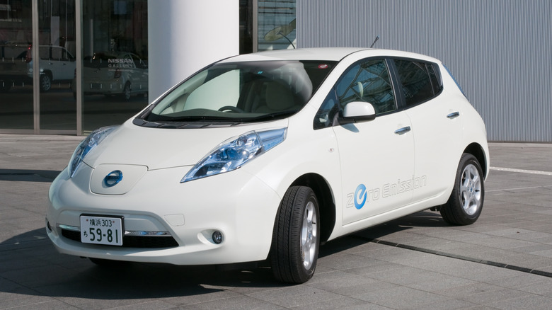 Nissan Leaf front 3/4