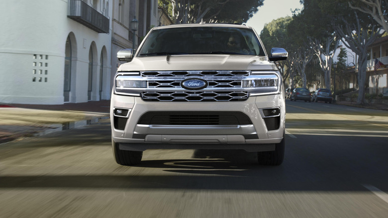 Ford Expedition hard front