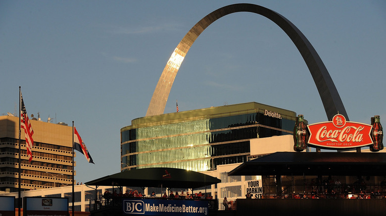  An interior position of Busch Stadium and nan St. Louis Gateway Arch during Game Three of nan NLDS during nan 2009 MLB Playoffs betwixt nan St. Louis Cardinals and nan Los Angeles Dodgers connected October 10, 2009 successful St. Louis, Missouri.