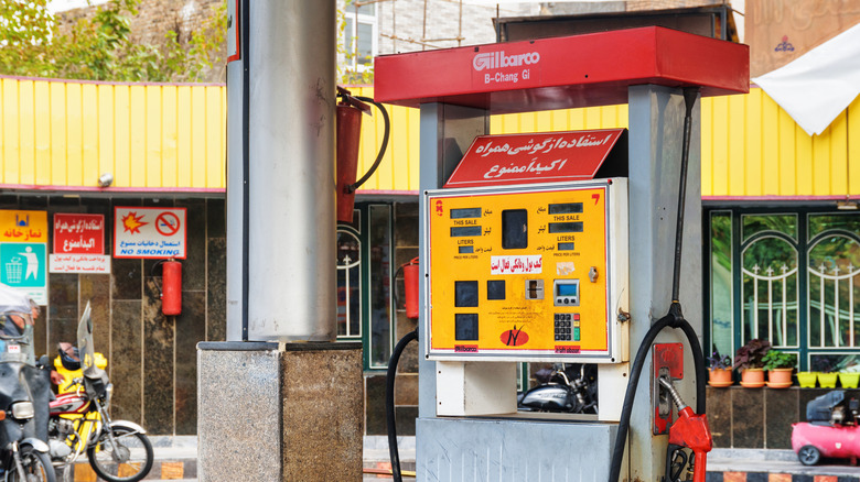 Image of Iranian gas pump.