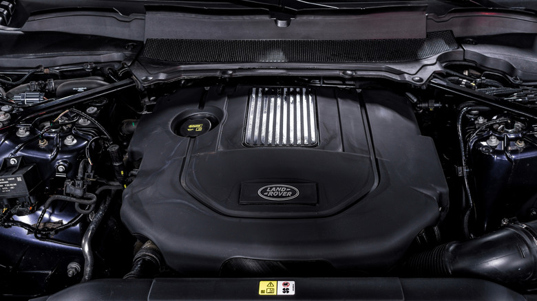 A 3.0-liter TDV6 engine from an L405 Range Rover
