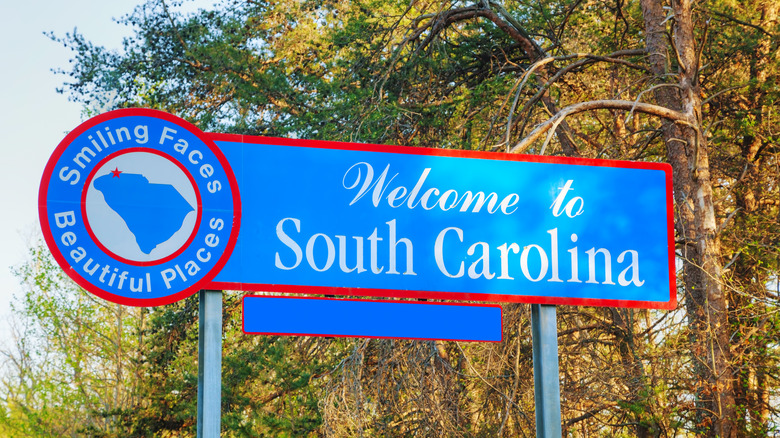 Welcome to South Carolina sign at the state border