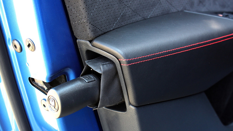 Skoda Kodiaq RS hand is holding an umbrella in car doors.