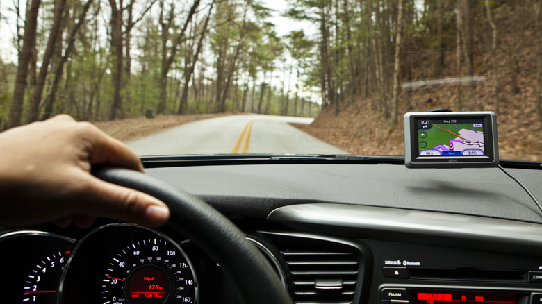 The view out of a car with a GPS mounted on the windshield