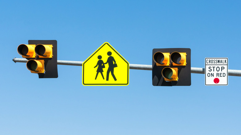 A Pedestrian Hybrid Beacon pinch each lights off