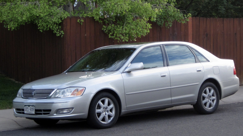 A second-generation Toyota Avalon on a city street