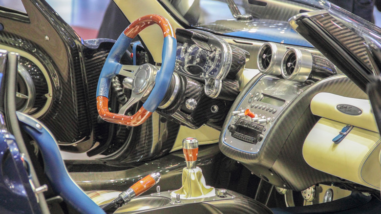Pagani Zonda interior