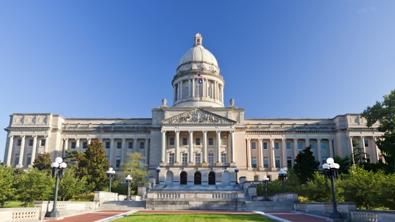 The front of the Kentucky State Capitol building
