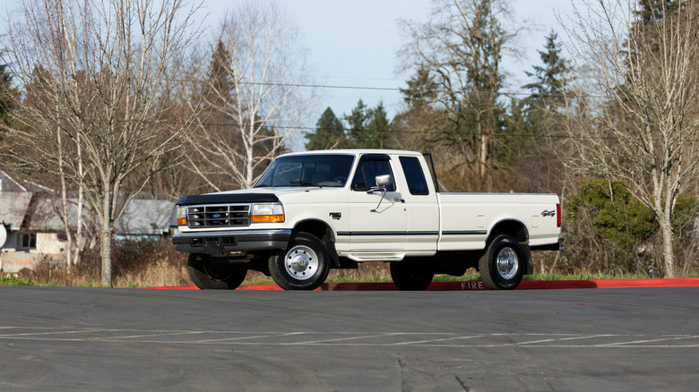 Portland, OR, USA - Jan 16, 2021 - 1997 White Ford F-250 XLT Heavy Duty Power Stroke Diesel pickup truck American 4X4 SUV off-road vehicle parked outdoors