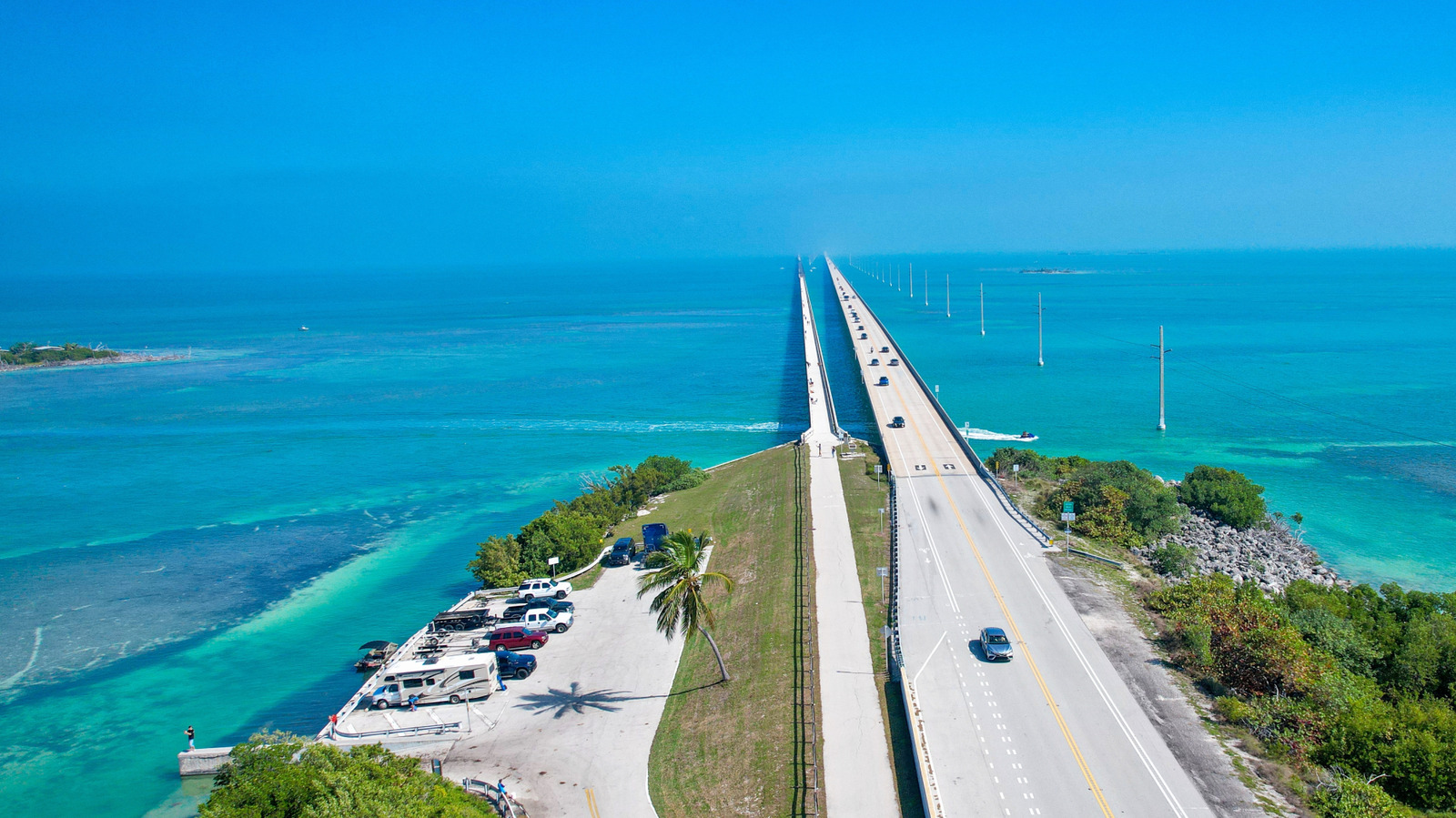 This 113-Mile Overseas Highway Connects Florida To The Keys Using 42 Bridges