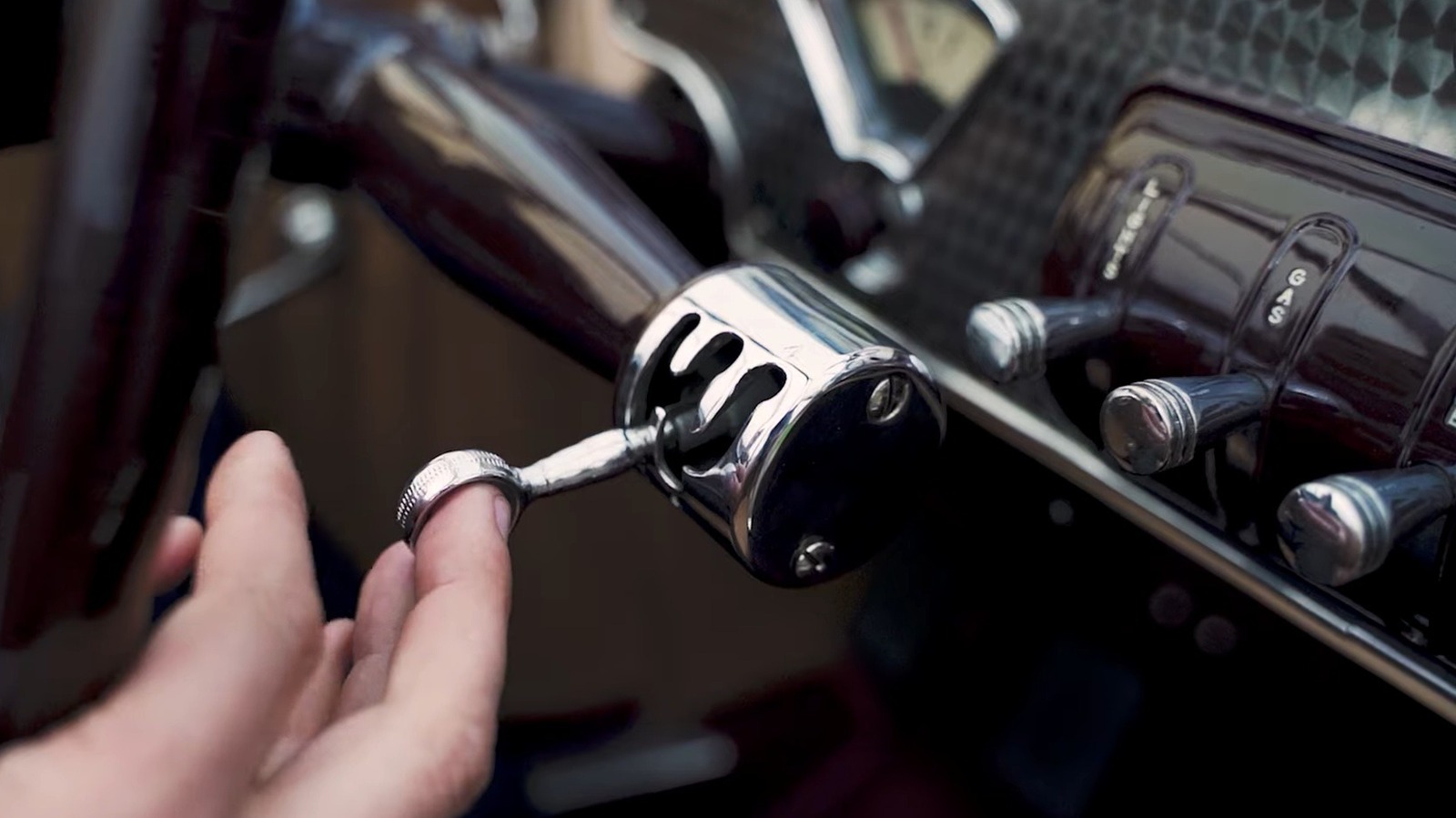 This 1930s Gearbox Let You Shift Before You Needed To
