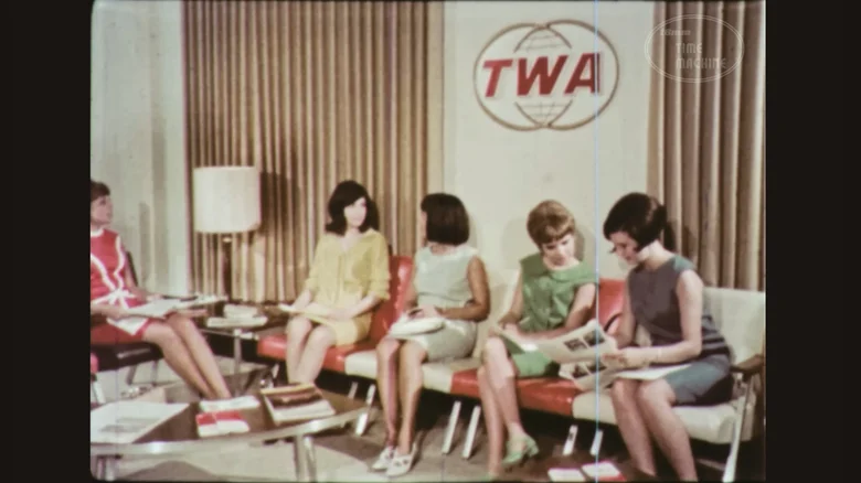 1967 Филм за набиране на TWA дръпва завесата на своя бляскав стюардеса, завършваща училище