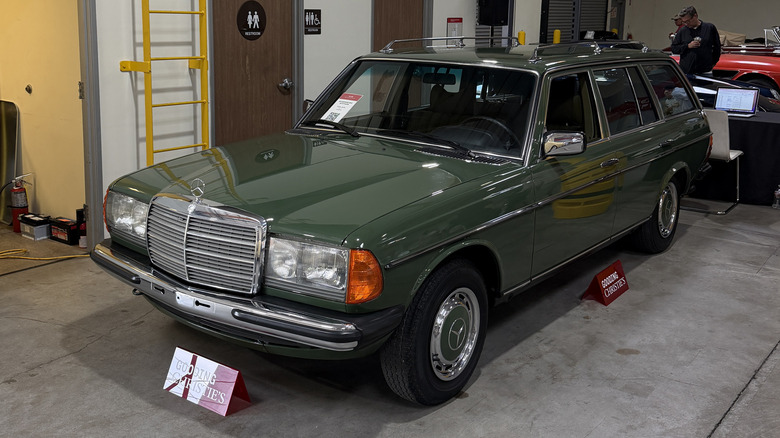 Front 3/4 view of a green 1979 Mercedes-Benz 280TE