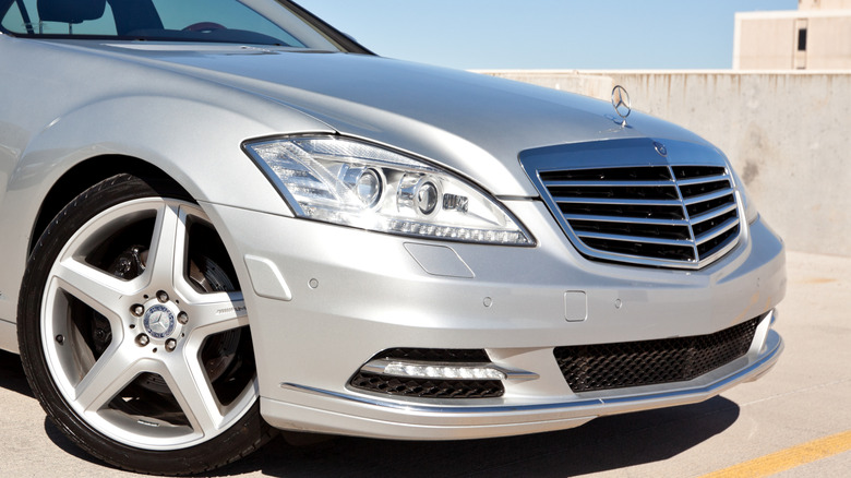 A silver Mercedes-Benz S400 Hybrid parked on the side of the road