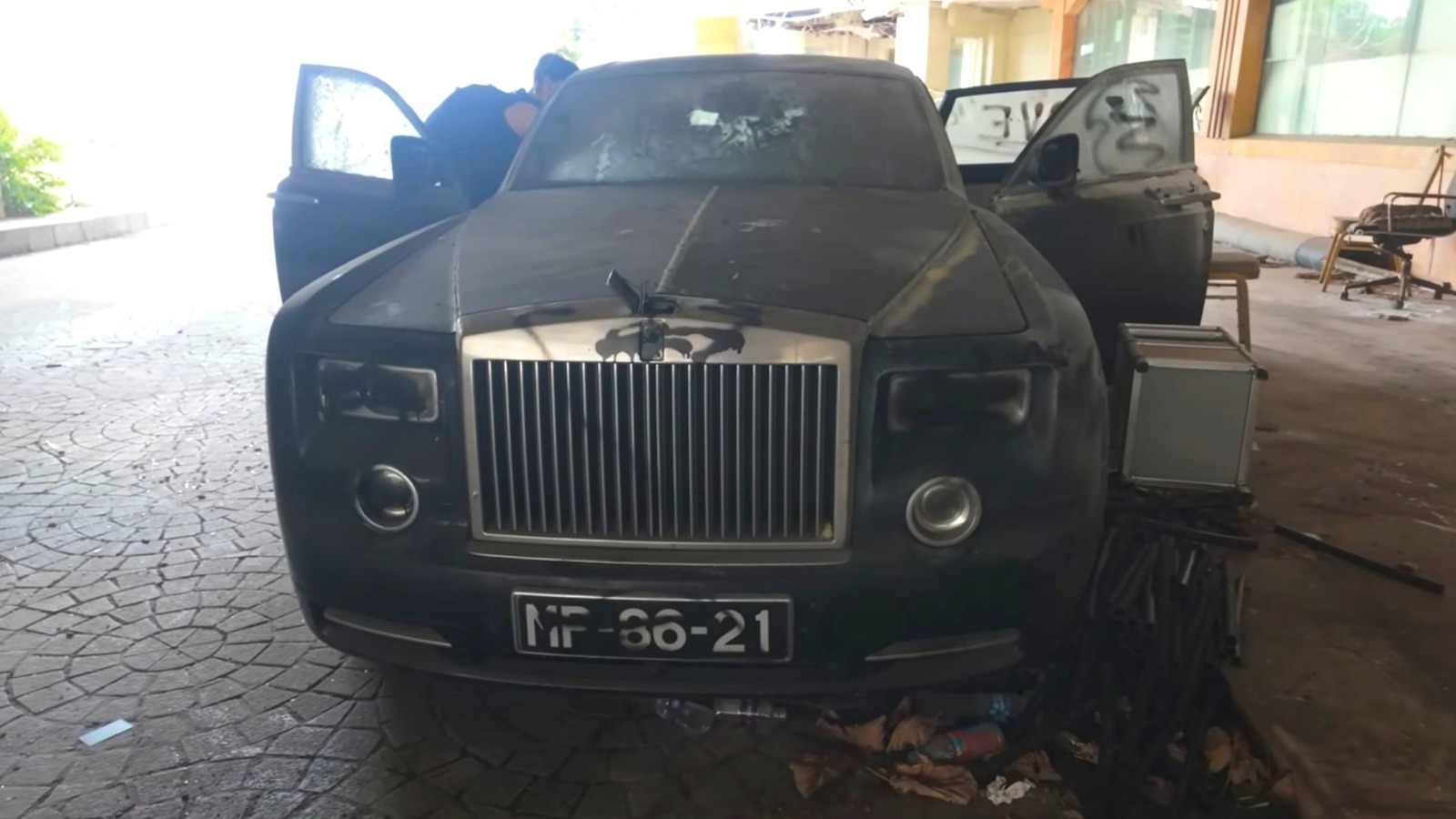 This Abandoned Chinese Hotel Is A Graveyard For Rolls-royce Phantoms And Limousines