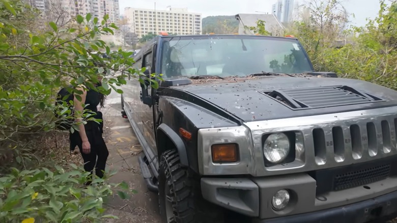 Hummer stretch limo abandoned at Beijing Imperial Palace Hotel