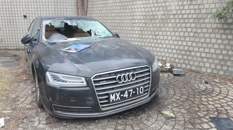 Audi A8 abandoned at Beijing Imperial Palace Hotel