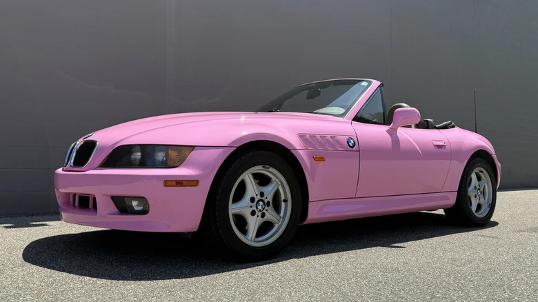 Цей рожевий 1997 BMW Z3 Signed від Сідні Суїні виставлений на продаж — але вам краще сидіти за кермом