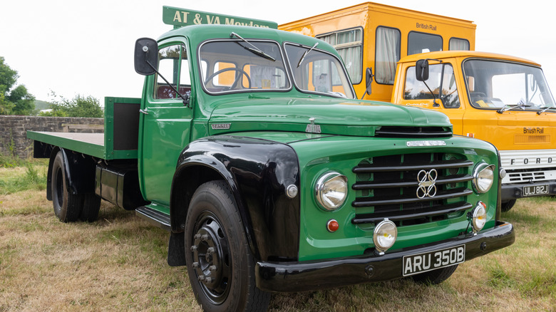 یک کامیون تخت تخت Commer Superpoise محصول 1964 که در رالی West Bay Vintage به نمایش گذاشته شد