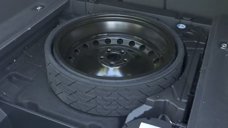 Collapsible spare tire in the wheel well of an Audi
