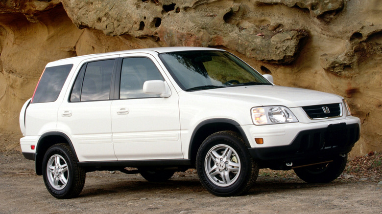 Three-quarter view of a first-generation Honda CR-V