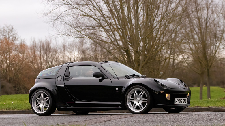 Front 3/4 view of a black Brabus Smart Roadster Coupe
