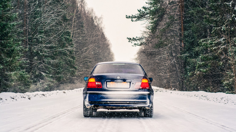 Rear end of an E46 BMW 3 Series in the snow