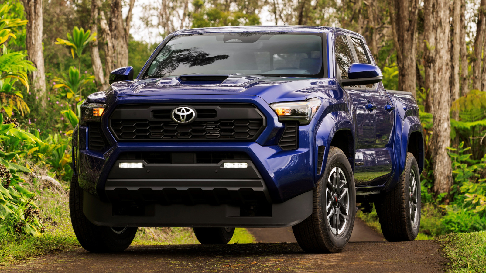 This Is The Only New Manual Transmission Pickup Truck You Can Buy In The U.S.